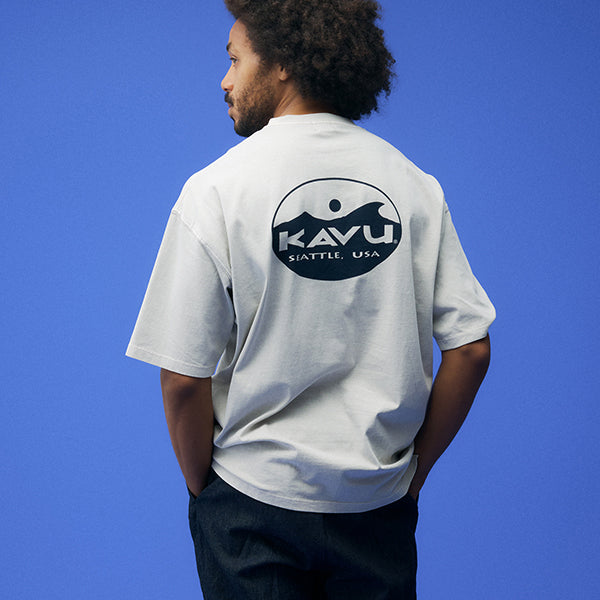 カブー メンズ サーフロゴ Tシャツ/ピグメント