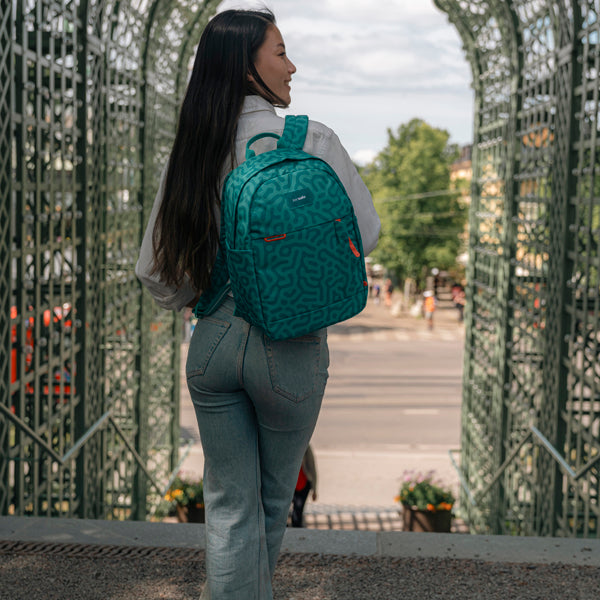 パックセーフ GO 15Lバックパック